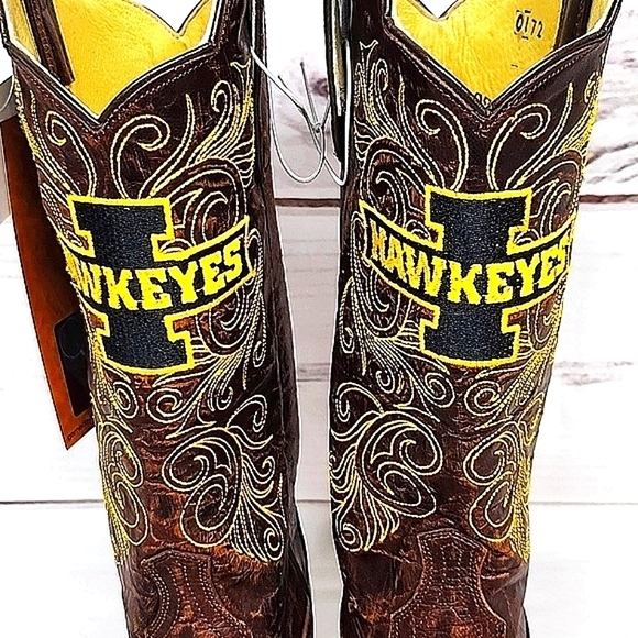 Gameday NCAA Iowa Hawkeyes Women's Sz 7 Embroidered Distressed Leather Boots NWT - Picture 2 of 10